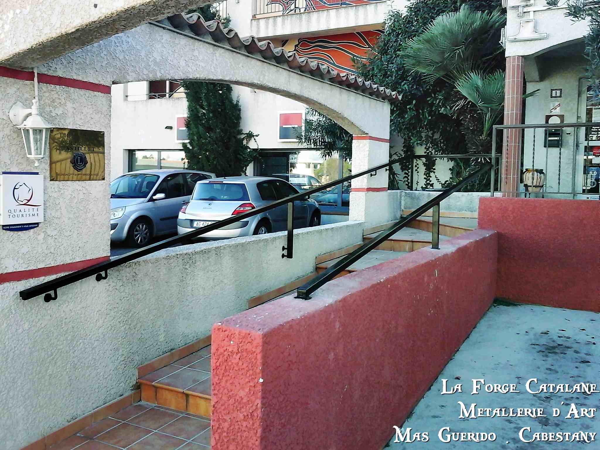 main courante en fer tube rectangulaire forge catalane (2).jpg